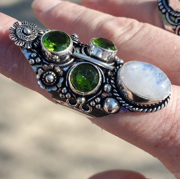 New Rainbow Moonstone & Peridot 925 Silver Statement Ring. - Picture 11 of 16